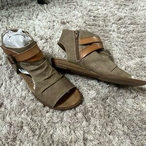 BLOWFISH Sandal